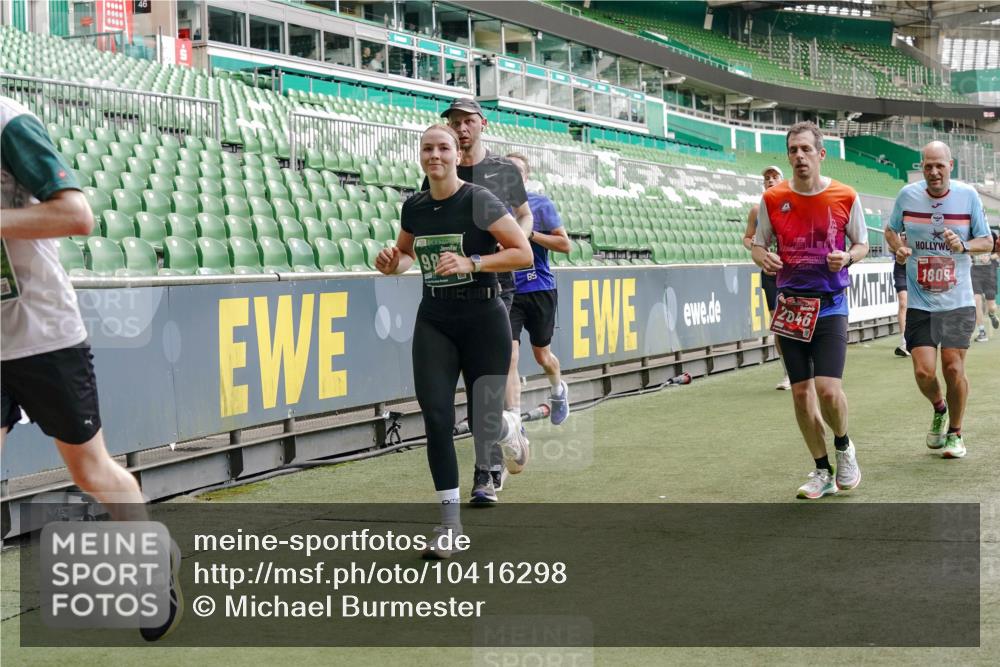 13.09.2026 - 21. swb-Marathon Bremen Michael Burmester http://msf.ph/oto/10416298 13.09.2026 12:58:21 Laufen im Stadion 141, 148, 191, 226, 334, 511, 672, 776, 789, 790, 909, 972, 1010, 1119, 1191, 1199, 1254, 1281, 1535, 1642, 1647, 1752, 1809, 1881, 1900, 1931, 1933, 2046, 2051, 2075, 2210, 2324, 2343, 2367, 2371, 2397, 2402, 2423, 2425, 2493, 2577, 2640, 2771, 2807, 2827, 2885, 2903, 2904, 2979, 3021, 3051, 3078, 3098, 3120, 3138, 3148, 3182, 3186, 3233, 3319, 3338, 3435, 3450, 3514, 3534, 3560, 3634, 3655, 3685, 3690, 3695, 3760, 3866, 3933, 3934, 3939, 4101, 4316, 4319, 205 meine-sportfotos.de