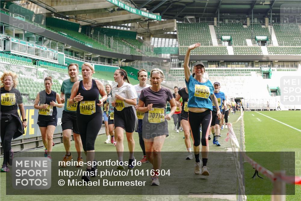 13.09.2026 - 21. swb-Marathon Bremen Michael Burmester http://msf.ph/oto/10416304 13.09.2026 10:42:08 Laufen im Stadion 10148, 10155, 10163, 10247, 10303, 10313, 10330, 10354, 10361, 10362, 10395, 10396, 10399, 10414, 10419, 10422, 10461, 10462, 10483, 10490, 10491, 10519, 10527, 10545, 10546, 10547, 10557, 10586, 10611, 10644, 10665, 10694, 10705, 10706, 10719, 10722, 10752, 10766, 10768, 10773, 10776, 10784, 10804, 10805, 10854, 10859, 10880, 10889, 10909, 10963, 10977, 11026, 11027, 11041, 11043, 11048, 11078, 11084, 11085, 11090, 11097, 11098, 11140, 11173, 11192 meine-sportfotos.de