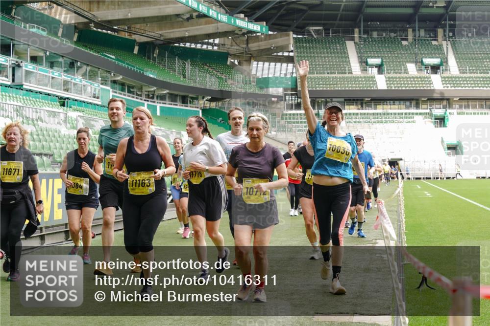 13.09.2026 - 21. swb-Marathon Bremen Michael Burmester http://msf.ph/oto/10416311 13.09.2026 10:42:08 Laufen im Stadion 10148, 10155, 10163, 10247, 10303, 10313, 10330, 10354, 10361, 10362, 10395, 10396, 10399, 10414, 10419, 10422, 10461, 10462, 10483, 10490, 10491, 10519, 10527, 10545, 10546, 10547, 10557, 10586, 10611, 10644, 10665, 10694, 10705, 10706, 10719, 10722, 10752, 10766, 10768, 10773, 10776, 10784, 10804, 10805, 10854, 10859, 10880, 10889, 10909, 10963, 10977, 11026, 11027, 11041, 11043, 11048, 11078, 11084, 11085, 11090, 11097, 11098, 11140, 11173, 11192 meine-sportfotos.de