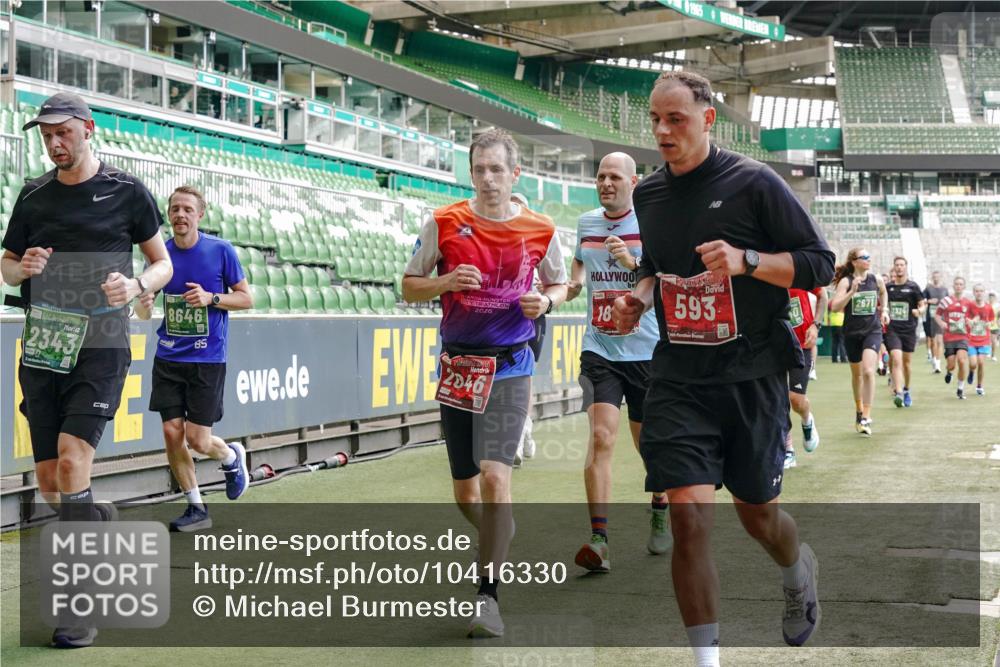 13.09.2026 - 21. swb-Marathon Bremen Michael Burmester http://msf.ph/oto/10416330 13.09.2026 12:58:22 Laufen im Stadion 141, 148, 191, 226, 334, 511, 672, 776, 789, 790, 909, 972, 1010, 1119, 1191, 1199, 1254, 1281, 1535, 1642, 1647, 1752, 1809, 1881, 1900, 1931, 1933, 2046, 2051, 2075, 2210, 2324, 2343, 2367, 2371, 2397, 2402, 2423, 2425, 2493, 2577, 2640, 2771, 2807, 2827, 2885, 2903, 2904, 2979, 3021, 3051, 3078, 3098, 3120, 3138, 3148, 3182, 3186, 3233, 3319, 3338, 3435, 3450, 3514, 3534, 3560, 3634, 3655, 3685, 3690, 3695, 3760, 3866, 3933, 3934, 3939, 4101, 4316, 4319, 205 meine-sportfotos.de