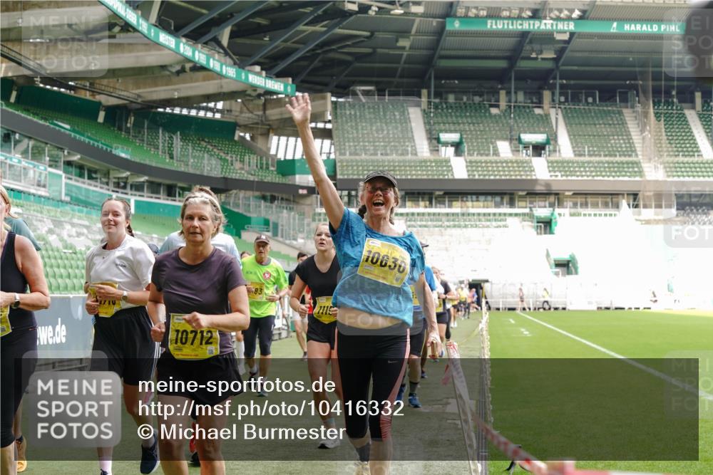 13.09.2026 - 21. swb-Marathon Bremen Michael Burmester http://msf.ph/oto/10416332 13.09.2026 10:42:09 Laufen im Stadion 10148, 10155, 10163, 10247, 10303, 10313, 10330, 10354, 10361, 10362, 10395, 10396, 10399, 10414, 10419, 10422, 10461, 10462, 10483, 10490, 10491, 10519, 10527, 10545, 10546, 10547, 10557, 10586, 10611, 10644, 10665, 10694, 10705, 10706, 10719, 10722, 10752, 10766, 10768, 10773, 10776, 10784, 10804, 10805, 10854, 10859, 10880, 10889, 10909, 10963, 10977, 11026, 11027, 11041, 11043, 11048, 11078, 11084, 11085, 11090, 11097, 11098, 11140, 11173, 11192 meine-sportfotos.de