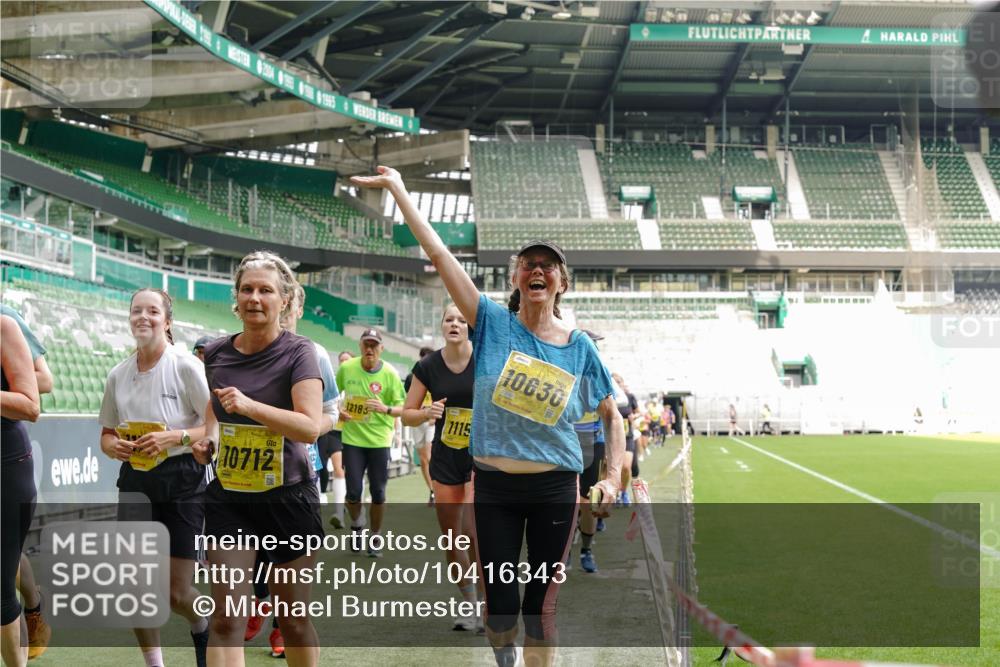 13.09.2026 - 21. swb-Marathon Bremen Michael Burmester http://msf.ph/oto/10416343 13.09.2026 10:42:09 Laufen im Stadion 10148, 10155, 10163, 10247, 10303, 10313, 10330, 10354, 10361, 10362, 10395, 10396, 10399, 10414, 10419, 10422, 10461, 10462, 10483, 10490, 10491, 10519, 10527, 10545, 10546, 10547, 10557, 10586, 10611, 10644, 10665, 10694, 10705, 10706, 10719, 10722, 10752, 10766, 10768, 10773, 10776, 10784, 10804, 10805, 10854, 10859, 10880, 10889, 10909, 10963, 10977, 11026, 11027, 11041, 11043, 11048, 11078, 11084, 11085, 11090, 11097, 11098, 11140, 11173, 11192 meine-sportfotos.de