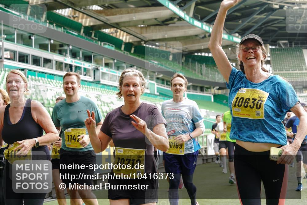 13.09.2026 - 21. swb-Marathon Bremen Michael Burmester http://msf.ph/oto/10416373 13.09.2026 10:42:10 Laufen im Stadion 10148, 10155, 10163, 10247, 10303, 10313, 10330, 10354, 10361, 10362, 10395, 10396, 10399, 10414, 10419, 10422, 10461, 10462, 10483, 10490, 10491, 10519, 10527, 10545, 10546, 10547, 10557, 10586, 10611, 10644, 10665, 10694, 10705, 10706, 10719, 10722, 10752, 10766, 10768, 10773, 10776, 10784, 10804, 10805, 10854, 10859, 10880, 10889, 10909, 10963, 10977, 11026, 11027, 11041, 11043, 11048, 11078, 11084, 11085, 11090, 11097, 11098, 11140, 11173, 11192 meine-sportfotos.de