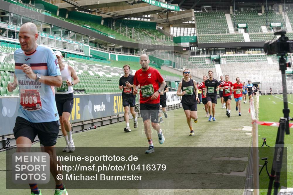 13.09.2026 - 21. swb-Marathon Bremen Michael Burmester http://msf.ph/oto/10416379 13.09.2026 12:58:23 Laufen im Stadion 141, 148, 191, 226, 334, 511, 672, 776, 789, 790, 909, 972, 1010, 1119, 1191, 1199, 1254, 1281, 1535, 1642, 1647, 1752, 1809, 1881, 1900, 1931, 1933, 2046, 2051, 2075, 2210, 2324, 2343, 2367, 2371, 2397, 2402, 2423, 2425, 2493, 2577, 2640, 2771, 2807, 2827, 2885, 2903, 2904, 2979, 3021, 3051, 3078, 3098, 3120, 3138, 3148, 3182, 3186, 3233, 3319, 3338, 3435, 3450, 3514, 3516, 3534, 3560, 3634, 3655, 3685, 3690, 3695, 3760, 3866, 3933, 3934, 3939, 4101, 4316, 4319, 205 meine-sportfotos.de