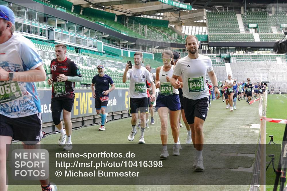 13.09.2026 - 21. swb-Marathon Bremen Michael Burmester http://msf.ph/oto/10416398 13.09.2026 13:19:45 Laufen im Stadion 333, 464, 486, 512, 546, 921, 938, 1066, 1129, 1156, 1409, 1431, 1446, 1506, 1697, 1756, 1765, 1815, 1916, 2010, 2028, 2064, 2137, 2224, 2240, 2294, 2315, 2349, 2453, 2501, 2533, 2557, 2563, 2614, 2622, 2626, 2689, 2694, 2695, 2702, 2703, 2722, 2756, 2786, 2843, 2845, 2857, 2879, 2944, 2983, 2999, 3017, 3018, 3031, 3035, 3036, 3037, 3046, 3059, 3072, 3096, 3100, 3116, 3139, 3189, 3198, 3243, 3263, 3264, 3285, 3287, 3310, 3315, 3619, 3879, 4478 meine-sportfotos.de