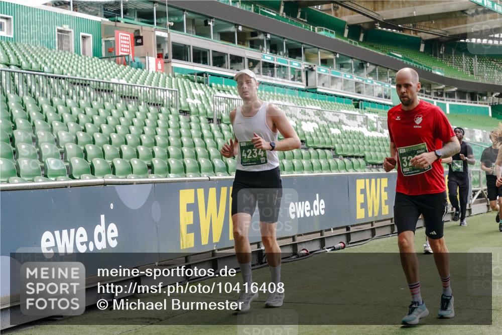 13.09.2026 - 21. swb-Marathon Bremen Michael Burmester http://msf.ph/oto/10416408 13.09.2026 12:58:24 Laufen im Stadion 141, 148, 191, 226, 334, 511, 672, 776, 789, 790, 909, 972, 1010, 1119, 1191, 1199, 1254, 1281, 1535, 1642, 1647, 1752, 1809, 1881, 1900, 1931, 1933, 2046, 2051, 2075, 2210, 2324, 2343, 2367, 2371, 2397, 2402, 2423, 2425, 2493, 2577, 2640, 2771, 2807, 2827, 2885, 2903, 2904, 2979, 3021, 3051, 3078, 3098, 3120, 3138, 3148, 3182, 3186, 3233, 3319, 3338, 3435, 3450, 3514, 3516, 3534, 3560, 3634, 3655, 3685, 3690, 3695, 3760, 3866, 3933, 3934, 3939, 4101, 4316, 4319, 205 meine-sportfotos.de