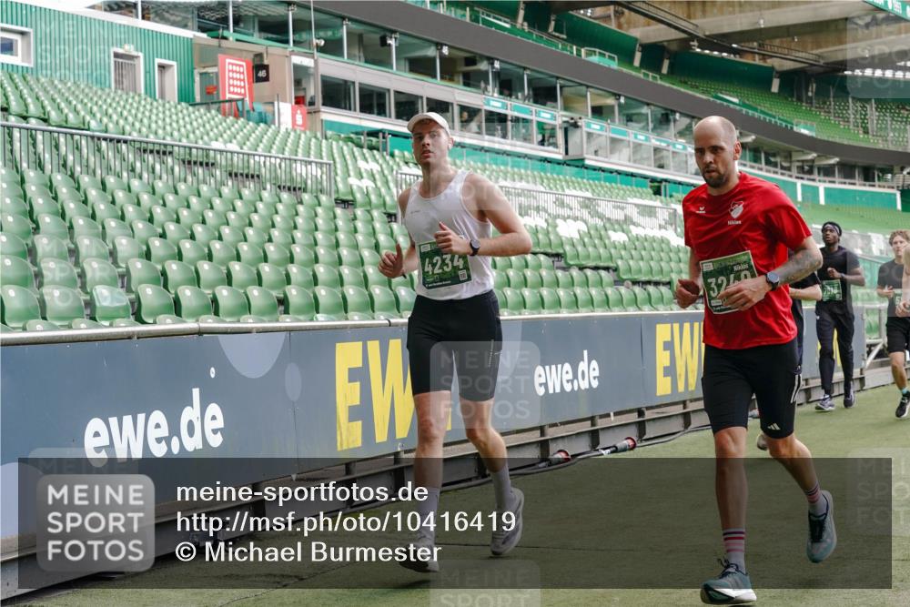 13.09.2026 - 21. swb-Marathon Bremen Michael Burmester http://msf.ph/oto/10416419 13.09.2026 12:58:24 Laufen im Stadion 141, 148, 191, 226, 334, 511, 672, 776, 789, 790, 909, 972, 1010, 1119, 1191, 1199, 1254, 1281, 1535, 1642, 1647, 1752, 1809, 1881, 1900, 1931, 1933, 2046, 2051, 2075, 2210, 2324, 2343, 2367, 2371, 2397, 2402, 2423, 2425, 2493, 2577, 2640, 2771, 2807, 2827, 2885, 2903, 2904, 2979, 3021, 3051, 3078, 3098, 3120, 3138, 3148, 3182, 3186, 3233, 3319, 3338, 3435, 3450, 3514, 3516, 3534, 3560, 3634, 3655, 3685, 3690, 3695, 3760, 3866, 3933, 3934, 3939, 4101, 4316, 4319, 205 meine-sportfotos.de