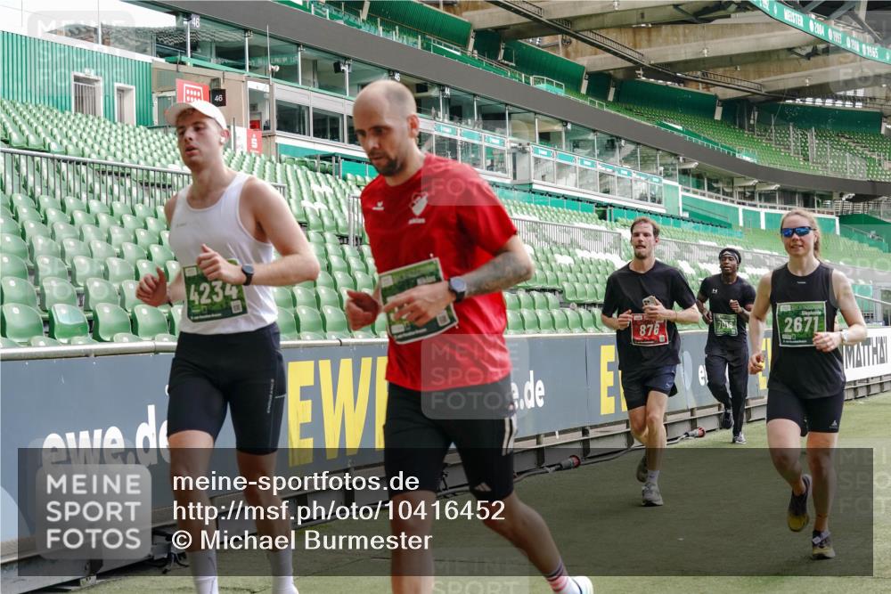 13.09.2026 - 21. swb-Marathon Bremen Michael Burmester http://msf.ph/oto/10416452 13.09.2026 12:58:25 Laufen im Stadion 141, 148, 191, 226, 334, 511, 672, 776, 789, 790, 909, 972, 1010, 1119, 1191, 1199, 1254, 1281, 1535, 1642, 1647, 1752, 1809, 1881, 1900, 1931, 1933, 2046, 2051, 2075, 2210, 2324, 2343, 2367, 2371, 2397, 2402, 2423, 2425, 2493, 2577, 2771, 2807, 2827, 2885, 2903, 2904, 2979, 3021, 3051, 3078, 3098, 3120, 3138, 3148, 3182, 3186, 3233, 3319, 3338, 3435, 3450, 3514, 3516, 3534, 3560, 3634, 3655, 3685, 3690, 3695, 3760, 3866, 3933, 3934, 3939, 4101, 4316, 4319, 205 meine-sportfotos.de