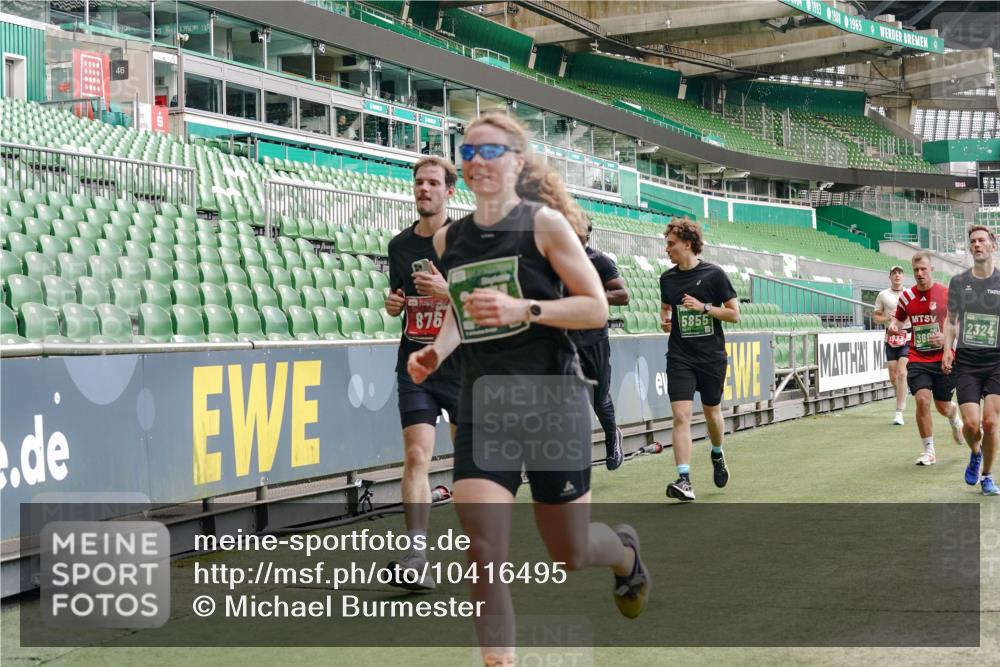 13.09.2026 - 21. swb-Marathon Bremen Michael Burmester http://msf.ph/oto/10416495 13.09.2026 12:58:26 Laufen im Stadion 141, 148, 191, 226, 334, 511, 672, 776, 789, 790, 909, 972, 1010, 1119, 1191, 1199, 1254, 1281, 1535, 1642, 1647, 1752, 1809, 1881, 1900, 1931, 1933, 2046, 2051, 2075, 2210, 2324, 2343, 2367, 2371, 2397, 2402, 2423, 2425, 2493, 2577, 2771, 2807, 2827, 2885, 2903, 2904, 2979, 3021, 3051, 3078, 3098, 3120, 3138, 3148, 3182, 3186, 3233, 3319, 3338, 3435, 3450, 3516, 3534, 3560, 3634, 3655, 3685, 3690, 3695, 3760, 3866, 3933, 3934, 3939, 4101, 4316, 4319, 205 meine-sportfotos.de