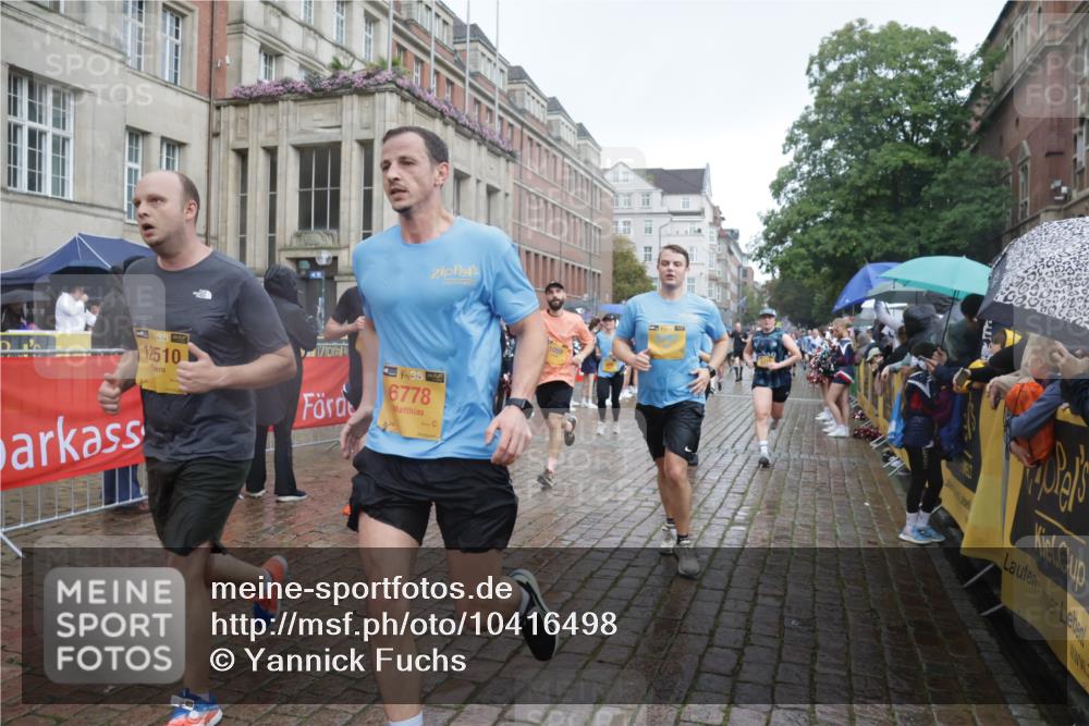 13.09.2026 - Kiel Lauf Yannick Fuchs http://msf.ph/oto/10416498 13.09.2026 10:48:25 Ziel 199, 473, 854, 1161, 1322, 1564, 1763, 1818, 2001, 2042, 2649, 3272, 3402, 4511, 4736, 4753, 5116, 5546, 6629, 6935, 8083, 8349, 8553, 9561, 10820, 10979, 11005, 11304, 11349, 11383, 12263, 596, 696, 708, 960, 995, 1059, 1273, 1586, 1595, 1644, 2097, 2253, 2625, 2712, 3012, 3014, 3715, 3738, 4553, 4713, 4720, 4736, 4896, 5447, 5747, 6000, 6418, 6507, 6760, 6778, 7104, 7212, 7326, 7668, 8737, 9915, 9972, 10234, 10265, 10634, 10672, 11349 meine-sportfotos.de
