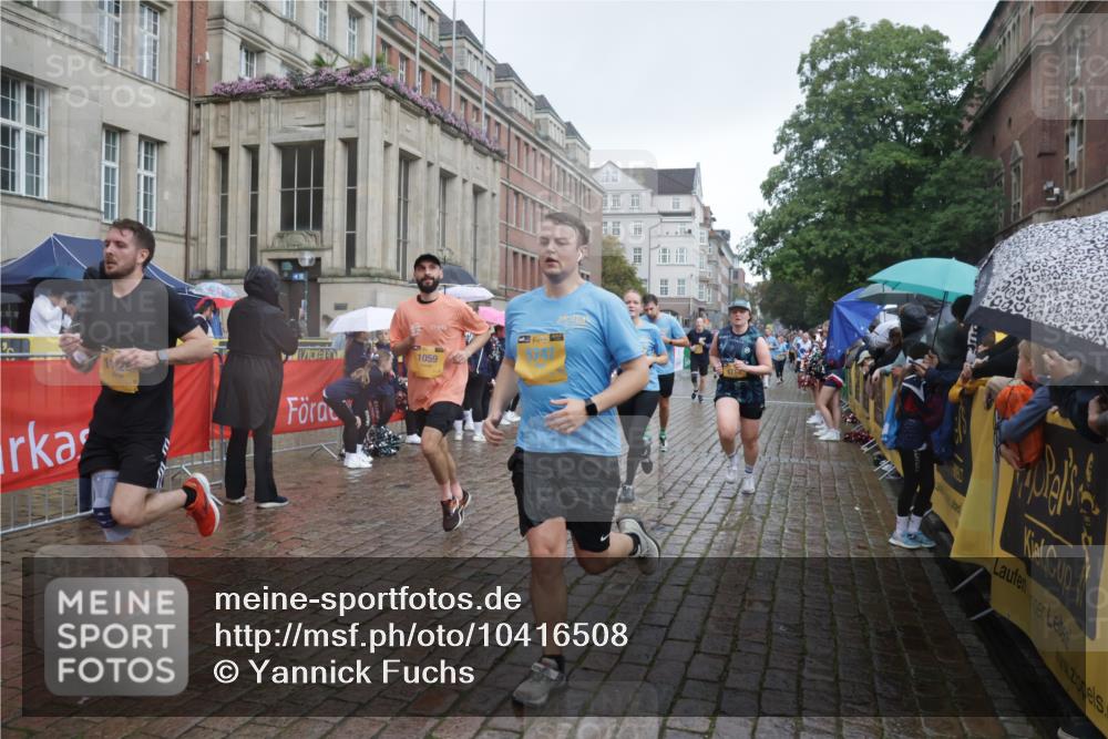 13.09.2026 - Kiel Lauf Yannick Fuchs http://msf.ph/oto/10416508 13.09.2026 10:48:25 Ziel 199, 473, 854, 1161, 1322, 1564, 1763, 1818, 2001, 2042, 2649, 3272, 3402, 4511, 4736, 4753, 5116, 5546, 6629, 6935, 8083, 8349, 8553, 9561, 10820, 10979, 11005, 11304, 11349, 11383, 12263, 596, 696, 708, 960, 995, 1059, 1273, 1586, 1595, 1644, 2097, 2253, 2625, 2712, 3012, 3014, 3715, 3738, 4553, 4713, 4720, 4736, 4896, 5447, 5747, 6000, 6418, 6507, 6760, 6778, 7104, 7212, 7326, 7668, 8737, 9915, 9972, 10234, 10265, 10634, 10672, 11349 meine-sportfotos.de