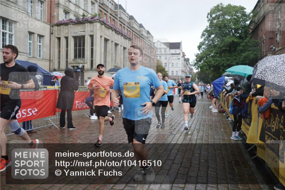 13.09.2026 - Kiel Lauf Yannick Fuchs http://msf.ph/oto/10416510 13.09.2026 10:48:25 Ziel 199, 473, 854, 1161, 1322, 1564, 1763, 1818, 2001, 2042, 2649, 3272, 3402, 4511, 4736, 4753, 5116, 5546, 6629, 6935, 8083, 8349, 8553, 9561, 10820, 10979, 11005, 11304, 11349, 11383, 12263, 596, 696, 708, 960, 995, 1059, 1273, 1586, 1595, 1644, 2097, 2253, 2625, 2712, 3012, 3014, 3715, 3738, 4553, 4713, 4720, 4736, 4896, 5447, 5747, 6000, 6418, 6507, 6760, 6778, 7104, 7212, 7326, 7668, 8737, 9915, 9972, 10234, 10265, 10634, 10672, 11349 meine-sportfotos.de