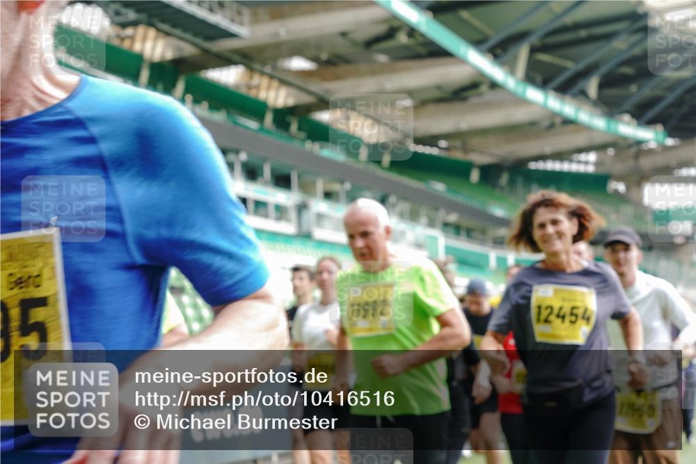 13.09.2026 - 21. swb-Marathon Bremen Michael Burmester http://msf.ph/oto/10416516 13.09.2026 10:42:15 Laufen im Stadion 10148, 10155, 10163, 10247, 10303, 10313, 10330, 10361, 10362, 10395, 10396, 10399, 10414, 10419, 10422, 10461, 10462, 10483, 10490, 10491, 10519, 10527, 10546, 10547, 10557, 10572, 10586, 10644, 10665, 10705, 10706, 10719, 10722, 10752, 10766, 10768, 10773, 10776, 10784, 10804, 10805, 10854, 10859, 10880, 10889, 10909, 10963, 10977, 11026, 11027, 11041, 11043, 11048, 11078, 11084, 11085, 11090, 11097, 11098, 11140, 11173, 11192 meine-sportfotos.de