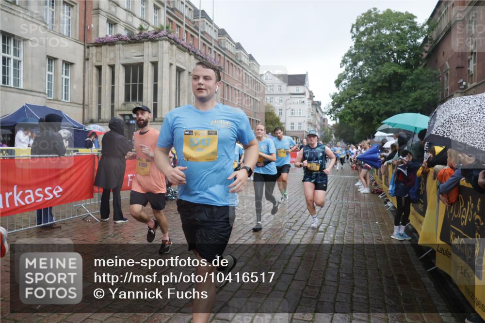 13.09.2026 - Kiel Lauf Yannick Fuchs http://msf.ph/oto/10416517 13.09.2026 10:48:25 Ziel 199, 473, 854, 1161, 1322, 1564, 1763, 1818, 2001, 2042, 2649, 3272, 3402, 4511, 4736, 4753, 5116, 5546, 6629, 6935, 8083, 8349, 8553, 9561, 10820, 10979, 11005, 11304, 11349, 11383, 12263, 596, 696, 708, 960, 995, 1059, 1273, 1586, 1595, 1644, 2097, 2253, 2625, 2712, 3012, 3014, 3715, 3738, 4553, 4713, 4720, 4736, 4896, 5447, 5747, 6000, 6418, 6507, 6760, 6778, 7104, 7212, 7326, 7668, 8737, 9915, 9972, 10234, 10265, 10634, 10672, 11349 meine-sportfotos.de