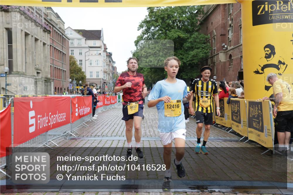 13.09.2026 - Kiel Lauf Yannick Fuchs http://msf.ph/oto/10416528 13.09.2026 09:37:29 Ziel 2417, 4737, 5837, 7050, 7827, 8661, 9696, 10220, 10778, 12416, 999, 2455, 3174, 3481, 3900, 7855, 8658, 2057, 2720, 4252, 4790, 9518, 10656 meine-sportfotos.de