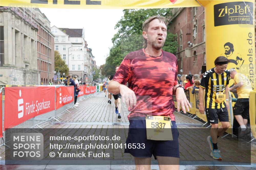 13.09.2026 - Kiel Lauf Yannick Fuchs http://msf.ph/oto/10416533 13.09.2026 09:37:30 Ziel 2417, 4737, 5837, 7050, 7827, 8661, 9696, 10220, 10656, 10778, 12416, 999, 2455, 3174, 3481, 3900, 4737, 7855, 8658, 2057, 2720, 4252, 4790, 9518 meine-sportfotos.de