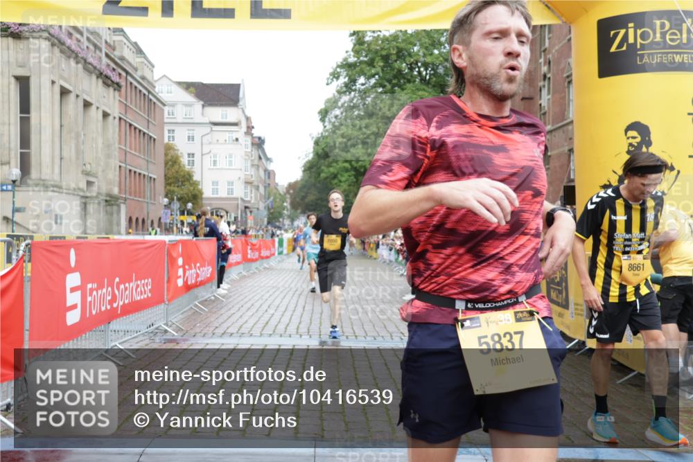 13.09.2026 - Kiel Lauf Yannick Fuchs http://msf.ph/oto/10416539 13.09.2026 09:37:30 Ziel 2417, 4737, 5837, 7050, 7827, 8661, 9696, 10220, 10656, 10778, 12416, 999, 2455, 3174, 3481, 3900, 4737, 7855, 8658, 2057, 2720, 4252, 4790, 9518 meine-sportfotos.de