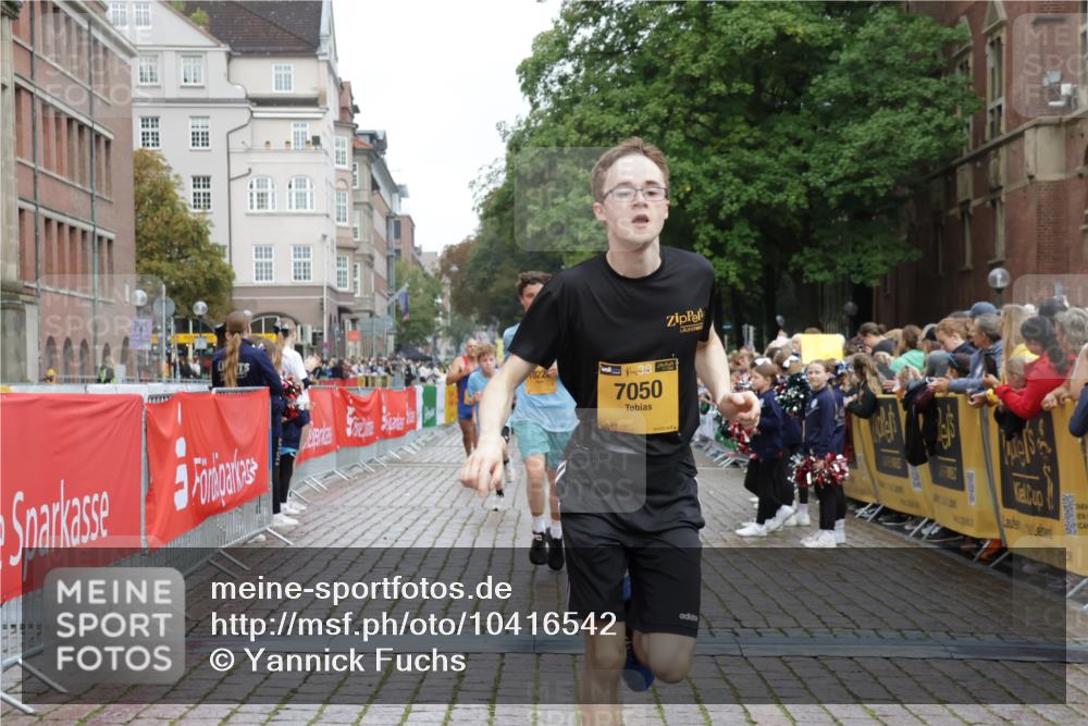 13.09.2026 - Kiel Lauf Yannick Fuchs http://msf.ph/oto/10416542 13.09.2026 09:37:32 Ziel 2417, 5837, 7050, 7827, 8661, 10220, 10656, 10778, 12416, 999, 2455, 3174, 3481, 3900, 4737, 7855, 8658, 9696, 2057, 2221, 2720, 4252, 4790, 9518, 2455, 3900 meine-sportfotos.de