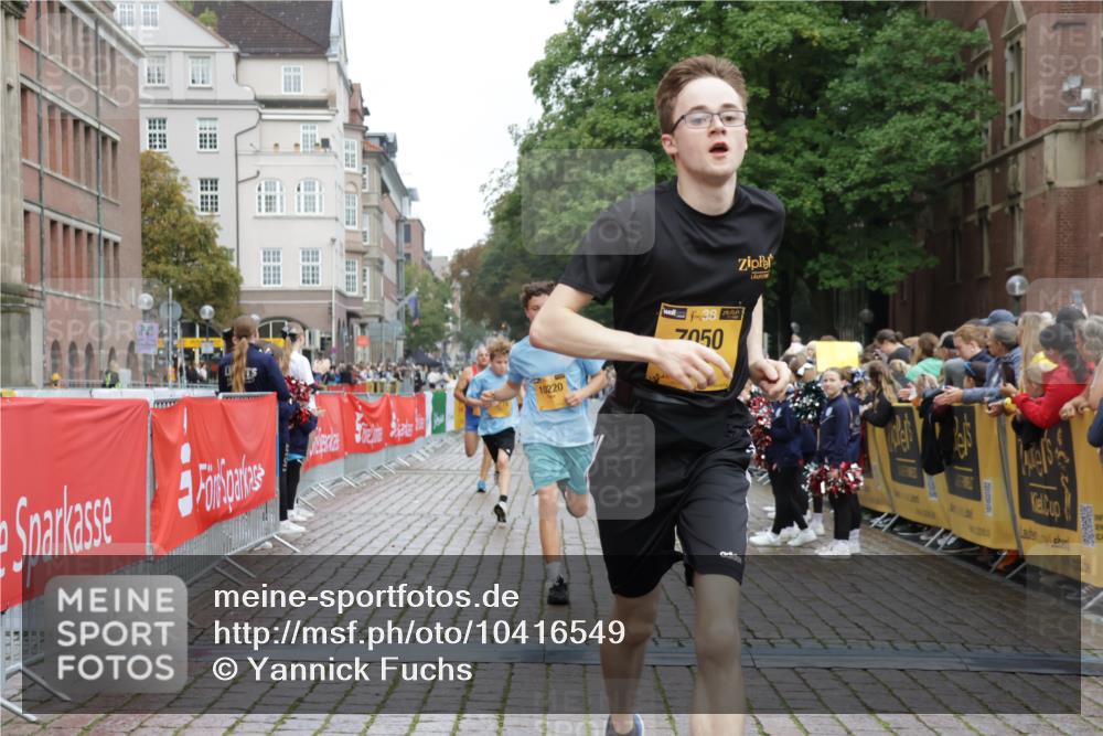13.09.2026 - Kiel Lauf Yannick Fuchs http://msf.ph/oto/10416549 13.09.2026 09:37:32 Ziel 2417, 5837, 7050, 7827, 8661, 10220, 10656, 10778, 12416, 999, 2455, 3174, 3481, 3900, 4737, 7855, 8658, 9696, 2057, 2221, 2720, 4252, 4790, 9518, 2455, 3900 meine-sportfotos.de