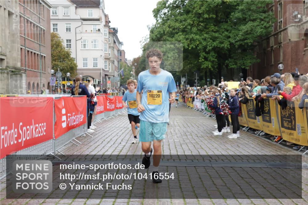 13.09.2026 - Kiel Lauf Yannick Fuchs http://msf.ph/oto/10416554 13.09.2026 09:37:33 Ziel 2417, 5837, 7050, 7827, 8661, 10220, 10656, 10778, 12416, 999, 2455, 3174, 3481, 3900, 4737, 7855, 8658, 9696, 2057, 2221, 2638, 2720, 4252, 4790, 9518, 2455, 3900 meine-sportfotos.de