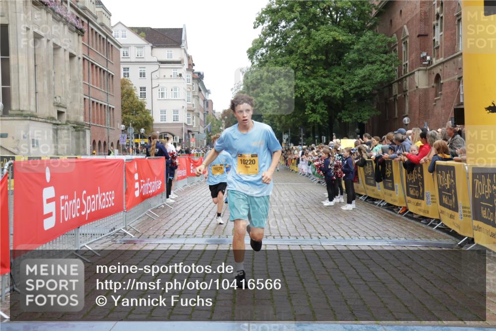 13.09.2026 - Kiel Lauf Yannick Fuchs http://msf.ph/oto/10416566 13.09.2026 09:37:33 Ziel 2417, 5837, 7050, 7827, 8661, 10220, 10656, 10778, 12416, 999, 2455, 3174, 3481, 3900, 4737, 7855, 8658, 9696, 2057, 2221, 2638, 2720, 4252, 4790, 9518, 2455, 3900 meine-sportfotos.de