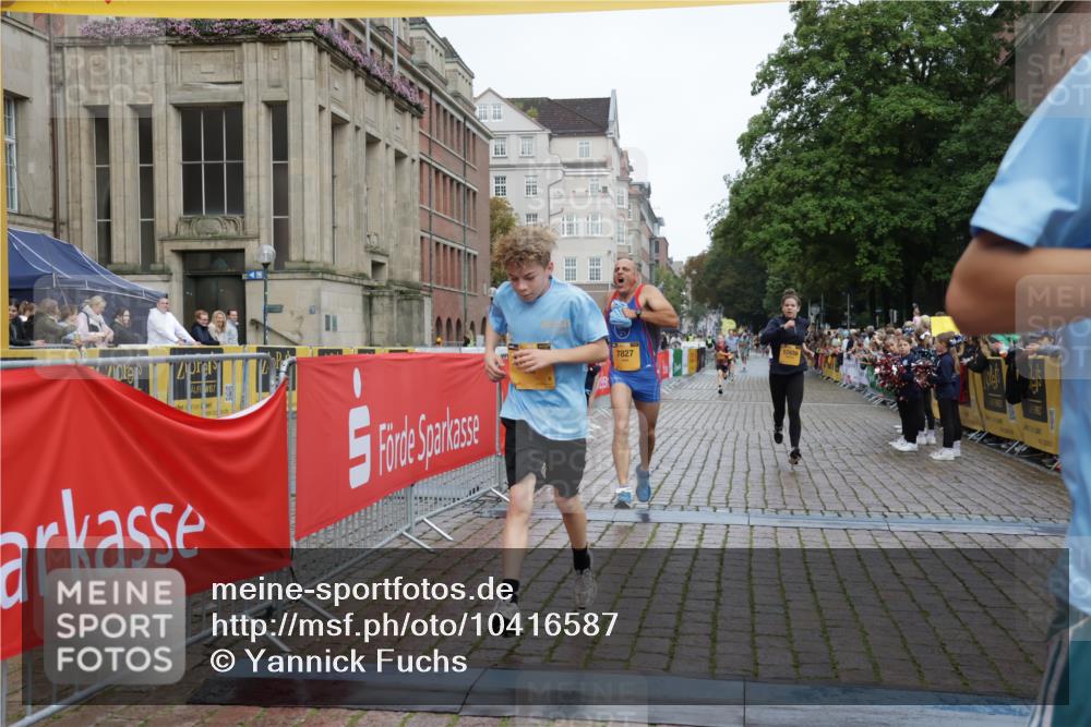13.09.2026 - Kiel Lauf Yannick Fuchs http://msf.ph/oto/10416587 13.09.2026 09:37:35 Ziel 2720, 5837, 7050, 7827, 8661, 10220, 10656, 10778, 12416, 999, 2417, 3174, 3481, 4737, 7855, 8658, 9696, 2057, 2221, 2638, 4252, 4790, 9518, 10690, 2455, 3900 meine-sportfotos.de