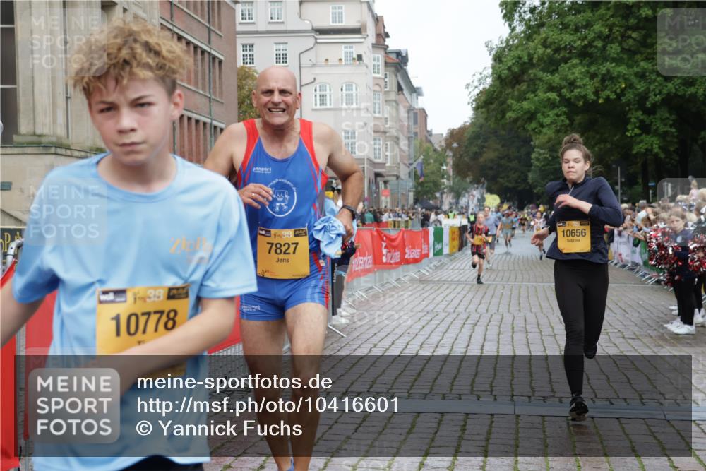 13.09.2026 - Kiel Lauf Yannick Fuchs http://msf.ph/oto/10416601 13.09.2026 09:37:36 Ziel 2720, 4252, 5837, 7050, 7827, 8661, 10220, 10656, 10778, 12416, 999, 2417, 3174, 3481, 4737, 5837, 7855, 8658, 9696, 12416, 2057, 2221, 2638, 2854, 4790, 7723, 8702, 9518, 10690, 2455, 3900 meine-sportfotos.de