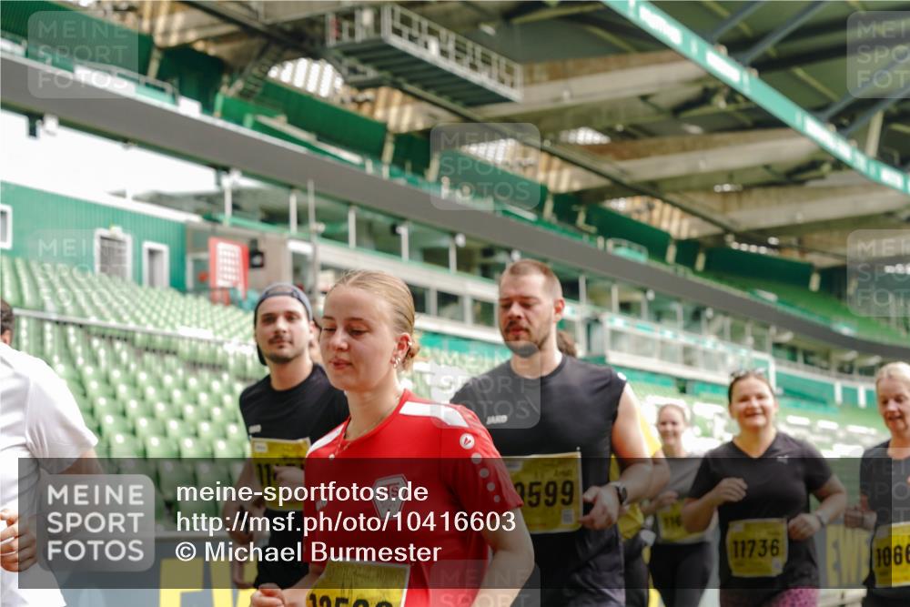 13.09.2026 - 21. swb-Marathon Bremen Michael Burmester http://msf.ph/oto/10416603 13.09.2026 10:42:17 Laufen im Stadion 10148, 10155, 10163, 10247, 10303, 10313, 10330, 10361, 10362, 10395, 10396, 10399, 10414, 10419, 10422, 10461, 10462, 10483, 10490, 10491, 10519, 10527, 10546, 10547, 10557, 10572, 10586, 10644, 10665, 10705, 10706, 10719, 10722, 10752, 10766, 10768, 10773, 10776, 10784, 10804, 10805, 10854, 10859, 10880, 10889, 10909, 10963, 10977, 11026, 11027, 11041, 11043, 11048, 11078, 11084, 11085, 11090, 11097, 11098, 11140, 11173, 11192, 11274 meine-sportfotos.de