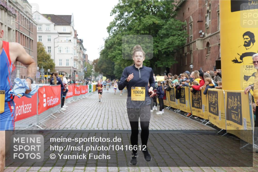 13.09.2026 - Kiel Lauf Yannick Fuchs http://msf.ph/oto/10416612 13.09.2026 09:37:37 Ziel 2720, 4252, 7050, 7827, 8661, 10220, 10656, 10778, 999, 2417, 3174, 3481, 4737, 5837, 7855, 8658, 9696, 12416, 2057, 2221, 2638, 2854, 4089, 4790, 7723, 8702, 9518, 10444, 10690, 2455, 3900, 7855 meine-sportfotos.de