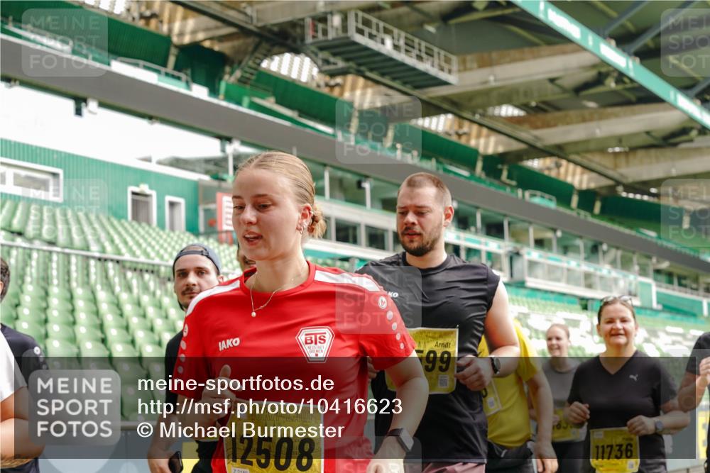 13.09.2026 - 21. swb-Marathon Bremen Michael Burmester http://msf.ph/oto/10416623 13.09.2026 10:42:18 Laufen im Stadion 10148, 10155, 10163, 10247, 10303, 10313, 10330, 10361, 10362, 10395, 10396, 10399, 10414, 10419, 10422, 10461, 10462, 10483, 10490, 10491, 10519, 10527, 10546, 10547, 10557, 10572, 10586, 10644, 10665, 10705, 10706, 10719, 10722, 10752, 10766, 10768, 10773, 10776, 10784, 10804, 10805, 10854, 10859, 10880, 10889, 10909, 10963, 10977, 11026, 11027, 11041, 11043, 11048, 11078, 11084, 11085, 11090, 11097, 11098, 11140, 11173, 11192, 11274 meine-sportfotos.de