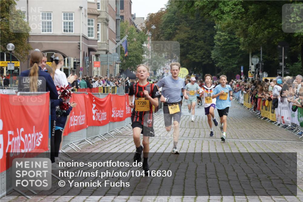 13.09.2026 - Kiel Lauf Yannick Fuchs http://msf.ph/oto/10416630 13.09.2026 09:37:40 Ziel 2057, 2720, 4252, 7827, 9518, 10220, 10656, 10778, 999, 2417, 3174, 3481, 4737, 5837, 7050, 7855, 8658, 8661, 9696, 12416, 2221, 2638, 2854, 4089, 4790, 7723, 8702, 10444, 10690, 2455, 3900, 7855 meine-sportfotos.de