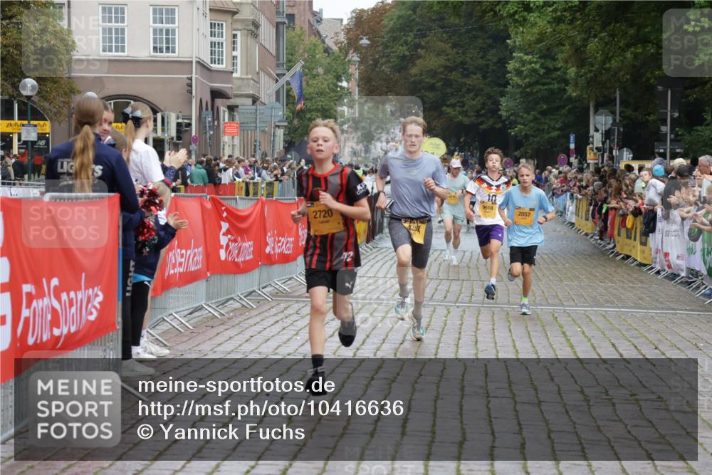 13.09.2026 - Kiel Lauf Yannick Fuchs http://msf.ph/oto/10416636 13.09.2026 09:37:40 Ziel 2057, 2720, 4252, 7827, 9518, 10220, 10656, 10778, 999, 2417, 3174, 3481, 4737, 5837, 7050, 7855, 8658, 8661, 9696, 12416, 2221, 2638, 2854, 4089, 4790, 7723, 8702, 10444, 10690, 2455, 3900, 7855 meine-sportfotos.de