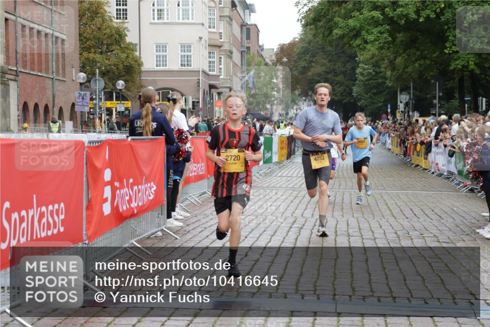 13.09.2026 - Kiel Lauf Yannick Fuchs http://msf.ph/oto/10416645 13.09.2026 09:37:41 Ziel 2057, 2720, 4252, 4790, 7827, 9518, 10220, 10656, 10778, 999, 2417, 3174, 3481, 4737, 5837, 7050, 8658, 8661, 9696, 10220, 12416, 2221, 2638, 2854, 4089, 5930, 7723, 8702, 10444, 10690, 2455, 3900, 7855 meine-sportfotos.de
