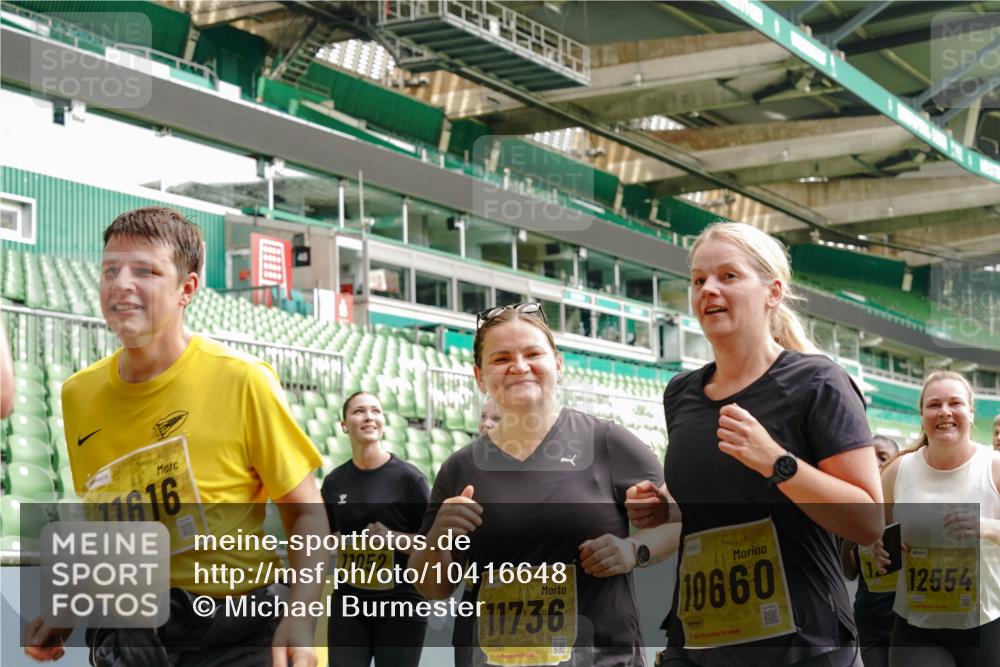 13.09.2026 - 21. swb-Marathon Bremen Michael Burmester http://msf.ph/oto/10416648 13.09.2026 10:42:19 Laufen im Stadion 10002, 10148, 10155, 10163, 10247, 10303, 10313, 10330, 10361, 10362, 10395, 10396, 10399, 10414, 10419, 10422, 10461, 10462, 10483, 10490, 10491, 10519, 10527, 10546, 10547, 10557, 10572, 10586, 10644, 10665, 10705, 10706, 10719, 10722, 10752, 10766, 10768, 10773, 10776, 10784, 10804, 10805, 10854, 10859, 10880, 10889, 10909, 10963, 10977, 11026, 11027, 11041, 11043, 11048, 11078, 11084, 11085, 11090, 11097, 11098, 11140, 11173, 11192, 11274 meine-sportfotos.de
