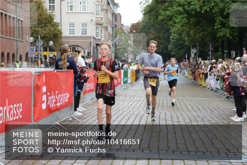 13.09.2026 - Kiel Lauf Yannick Fuchs http://msf.ph/oto/10416651 13.09.2026 09:37:41 Ziel 2057, 2720, 4252, 4790, 7827, 9518, 10220, 10656, 10778, 999, 2417, 3174, 3481, 4737, 5837, 7050, 8658, 8661, 9696, 10220, 12416, 2221, 2638, 2854, 4089, 5930, 7723, 8702, 10444, 10690, 2455, 3900, 7855 meine-sportfotos.de