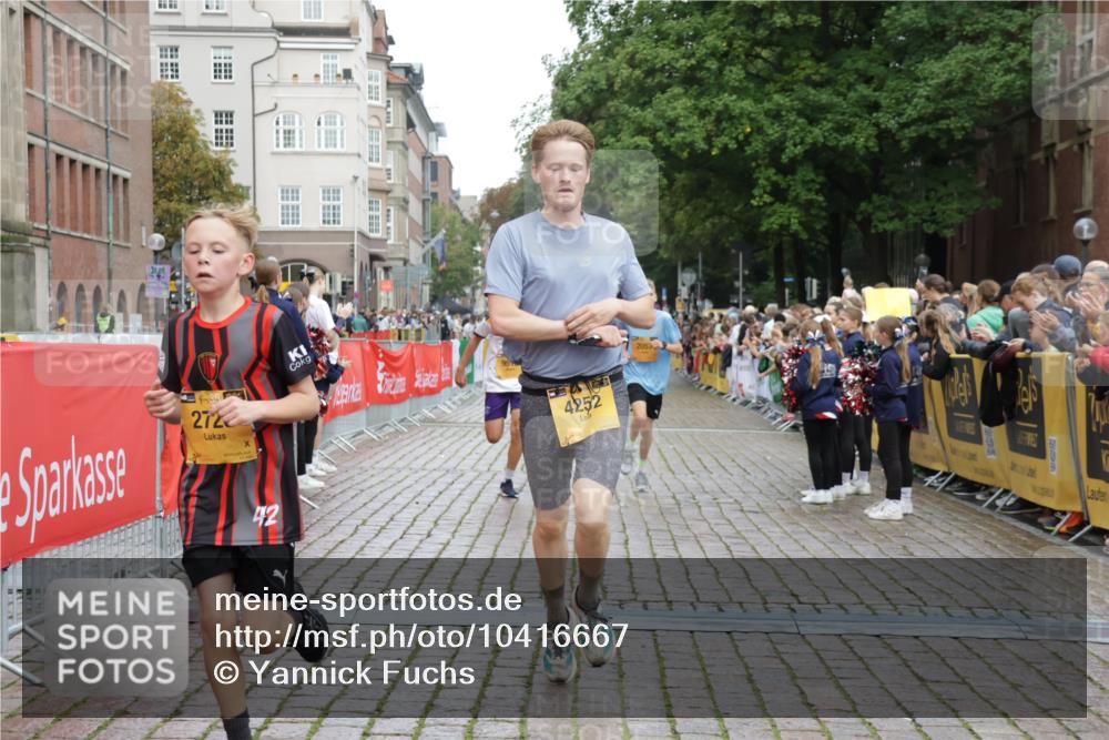 13.09.2026 - Kiel Lauf Yannick Fuchs http://msf.ph/oto/10416667 13.09.2026 09:37:43 Ziel 2057, 2720, 4252, 4790, 7827, 9518, 10656, 999, 2417, 3174, 3481, 4737, 5837, 7050, 8658, 8661, 9696, 10220, 10778, 12416, 2221, 2408, 2638, 2854, 4089, 5930, 7723, 8702, 10444, 10690, 7855 meine-sportfotos.de