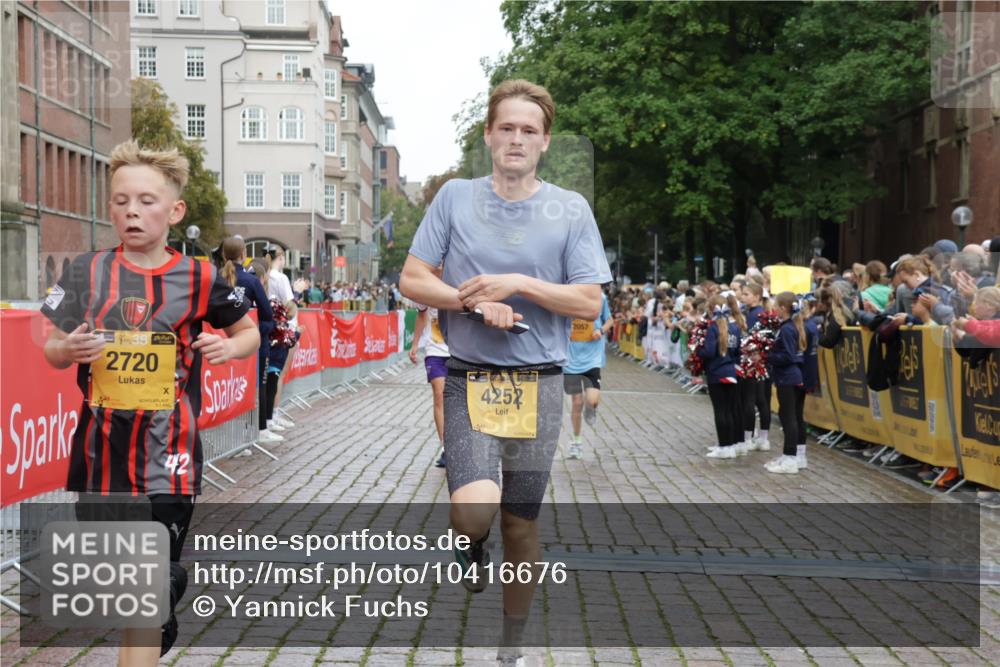 13.09.2026 - Kiel Lauf Yannick Fuchs http://msf.ph/oto/10416676 13.09.2026 09:37:43 Ziel 2057, 2720, 4252, 4790, 7827, 9518, 10656, 999, 2417, 3174, 3481, 4737, 5837, 7050, 8658, 8661, 9696, 10220, 10778, 12416, 2221, 2408, 2638, 2854, 4089, 5930, 7723, 8702, 10444, 10690, 7855 meine-sportfotos.de