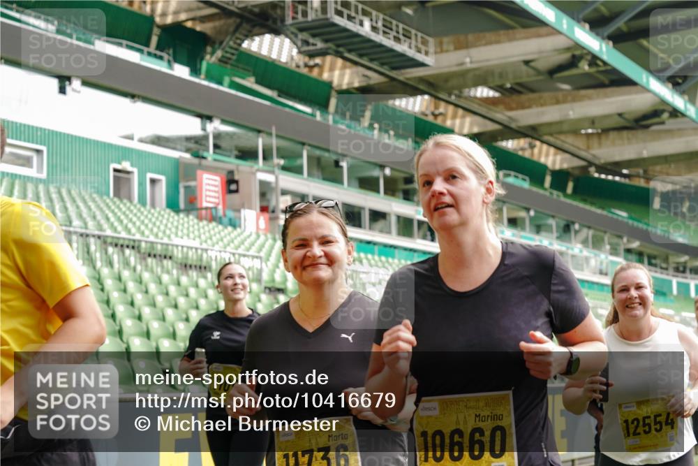 13.09.2026 - 21. swb-Marathon Bremen Michael Burmester http://msf.ph/oto/10416679 13.09.2026 10:42:19 Laufen im Stadion 10002, 10148, 10155, 10163, 10247, 10303, 10313, 10330, 10361, 10362, 10395, 10396, 10399, 10414, 10419, 10422, 10461, 10462, 10483, 10490, 10491, 10519, 10527, 10546, 10547, 10557, 10572, 10586, 10644, 10665, 10705, 10706, 10719, 10722, 10752, 10766, 10768, 10773, 10776, 10784, 10804, 10805, 10854, 10859, 10880, 10889, 10909, 10963, 10977, 11026, 11027, 11041, 11043, 11048, 11078, 11084, 11085, 11090, 11097, 11098, 11140, 11173, 11192, 11274 meine-sportfotos.de