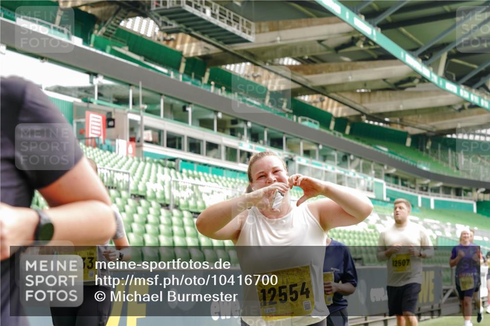 13.09.2026 - 21. swb-Marathon Bremen Michael Burmester http://msf.ph/oto/10416700 13.09.2026 10:42:20 Laufen im Stadion 10002, 10148, 10155, 10163, 10247, 10303, 10313, 10330, 10361, 10362, 10395, 10396, 10399, 10414, 10419, 10422, 10461, 10462, 10483, 10490, 10491, 10519, 10527, 10546, 10547, 10557, 10572, 10586, 10644, 10665, 10705, 10706, 10719, 10722, 10752, 10766, 10768, 10773, 10776, 10784, 10804, 10805, 10854, 10859, 10880, 10889, 10909, 10963, 10977, 11026, 11027, 11041, 11043, 11048, 11078, 11084, 11085, 11090, 11097, 11098, 11140, 11173, 11192, 11274 meine-sportfotos.de