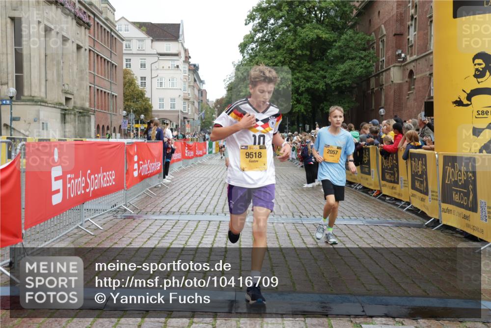 13.09.2026 - Kiel Lauf Yannick Fuchs http://msf.ph/oto/10416709 13.09.2026 09:37:46 Ziel 2057, 2720, 4252, 4790, 9518, 999, 2417, 3174, 3481, 4737, 5837, 7050, 7827, 8658, 8661, 9696, 10220, 10656, 10778, 12416, 235, 836, 2221, 2408, 2638, 2854, 4089, 5534, 5930, 7459, 7723, 8702, 10444, 10690, 12613, 999, 7855 meine-sportfotos.de