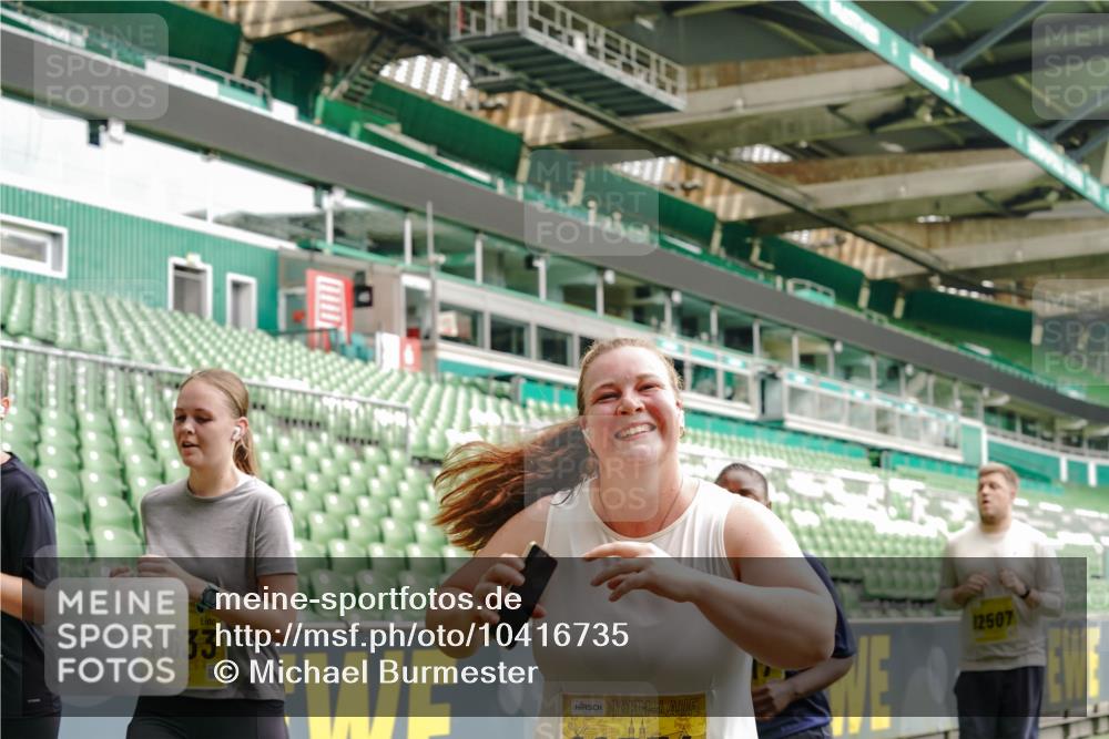 13.09.2026 - 21. swb-Marathon Bremen Michael Burmester http://msf.ph/oto/10416735 13.09.2026 10:42:20 Laufen im Stadion 10002, 10148, 10155, 10163, 10247, 10303, 10313, 10330, 10361, 10362, 10395, 10396, 10399, 10414, 10419, 10422, 10461, 10462, 10483, 10490, 10491, 10519, 10527, 10546, 10547, 10557, 10572, 10586, 10644, 10665, 10705, 10706, 10719, 10722, 10752, 10766, 10768, 10773, 10776, 10784, 10804, 10805, 10854, 10859, 10880, 10889, 10909, 10963, 10977, 11026, 11027, 11041, 11043, 11048, 11078, 11084, 11085, 11090, 11097, 11098, 11140, 11173, 11192, 11274 meine-sportfotos.de