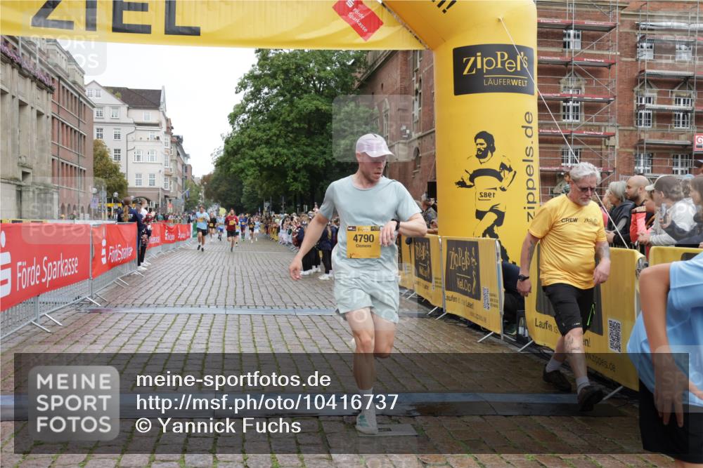 13.09.2026 - Kiel Lauf Yannick Fuchs http://msf.ph/oto/10416737 13.09.2026 09:37:49 Ziel 2057, 2221, 2638, 2720, 4252, 4790, 9518, 10690, 2417, 3174, 3481, 4737, 5837, 7050, 7827, 8658, 8661, 9696, 10220, 10656, 10778, 12416, 235, 836, 2408, 2854, 4089, 5242, 5534, 5930, 7459, 7723, 8702, 10444, 12613, 999, 3174 meine-sportfotos.de