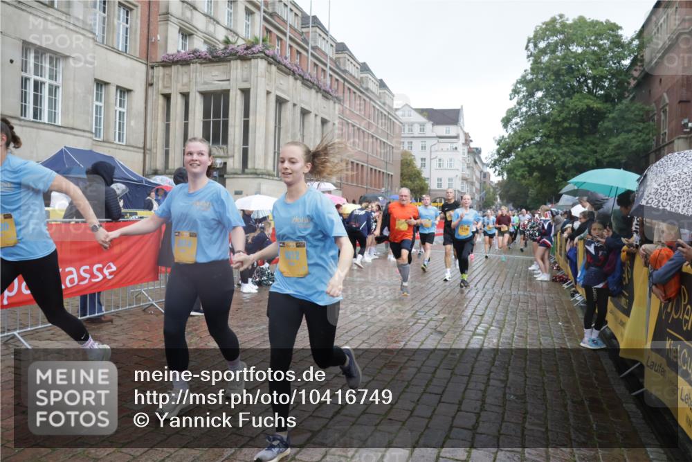 13.09.2026 - Kiel Lauf Yannick Fuchs http://msf.ph/oto/10416749 13.09.2026 10:48:37 Ziel 147, 170, 376, 418, 472, 1322, 1930, 2011, 2042, 2956, 3031, 3613, 3773, 3845, 4510, 4753, 5246, 5655, 5841, 6629, 7313, 7435, 7724, 8305, 8706, 9353, 9574, 12689, 199, 473, 854, 960, 1161, 1322, 1564, 1595, 1644, 1763, 1818, 2001, 2042, 2097, 2253, 2649, 2712, 3012, 3014, 3272, 3402, 3738, 4511, 4553, 4720, 4736, 4896, 5116, 5447, 5546, 6000, 6760, 7212, 7326, 7668, 8553, 8737, 9972, 10234, 10265, 10672, 11005, 11349, 11383, 439, 727, 3012, 3014, 10933 meine-sportfotos.de