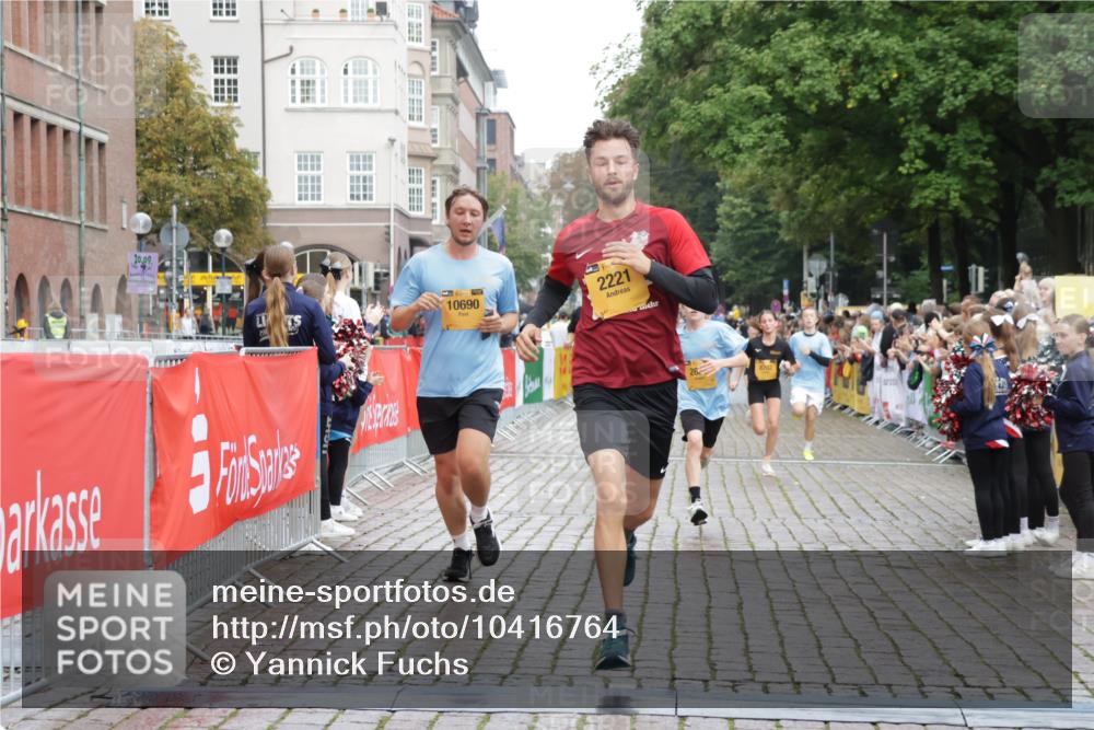 13.09.2026 - Kiel Lauf Yannick Fuchs http://msf.ph/oto/10416764 13.09.2026 09:37:53 Ziel 2057, 2221, 2638, 2854, 4089, 4790, 7723, 8702, 9518, 10444, 10690, 2417, 2720, 3481, 4252, 4737, 5837, 7050, 7827, 8658, 8661, 9518, 9696, 10220, 10656, 10778, 12416, 152, 235, 836, 1487, 2408, 5242, 5534, 5930, 7459, 12613, 999, 3174, 3481, 4737, 8658, 9696 meine-sportfotos.de