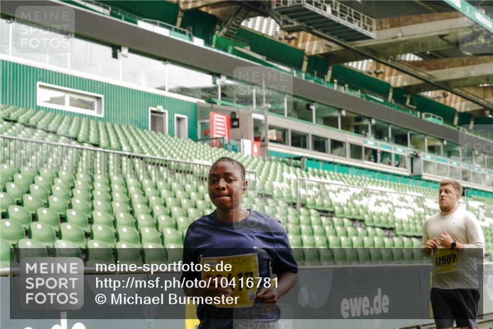 13.09.2026 - 21. swb-Marathon Bremen Michael Burmester http://msf.ph/oto/10416781 13.09.2026 10:42:21 Laufen im Stadion 10002, 10148, 10155, 10163, 10247, 10303, 10313, 10330, 10361, 10362, 10395, 10396, 10399, 10414, 10419, 10422, 10461, 10462, 10483, 10490, 10491, 10519, 10527, 10546, 10547, 10557, 10572, 10586, 10644, 10665, 10705, 10706, 10719, 10722, 10752, 10766, 10768, 10773, 10776, 10784, 10804, 10805, 10854, 10859, 10880, 10889, 10909, 10963, 10977, 11026, 11027, 11041, 11043, 11048, 11078, 11084, 11085, 11090, 11097, 11098, 11140, 11173, 11192, 11274 meine-sportfotos.de