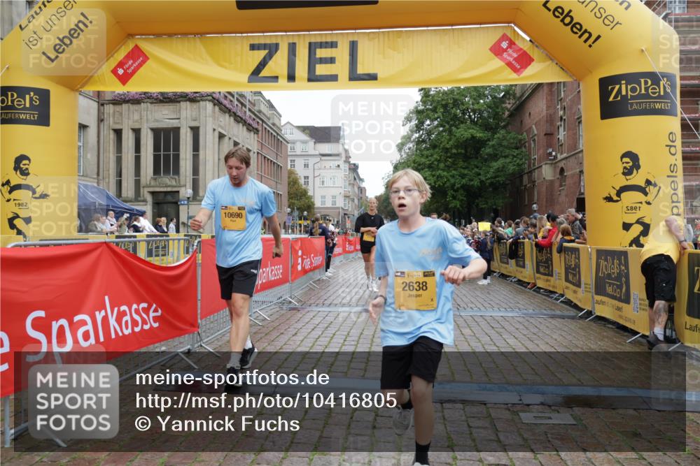 13.09.2026 - Kiel Lauf Yannick Fuchs http://msf.ph/oto/10416805 13.09.2026 09:37:57 Ziel 2221, 2638, 2854, 4089, 5930, 7723, 8702, 10444, 10690, 2057, 2417, 2720, 4252, 4790, 5837, 7050, 7827, 8661, 9518, 10220, 10656, 10778, 12416, 152, 235, 836, 1487, 2408, 5242, 5534, 6277, 7459, 12613, 2417, 3174, 3481, 4737, 8658, 9696 meine-sportfotos.de