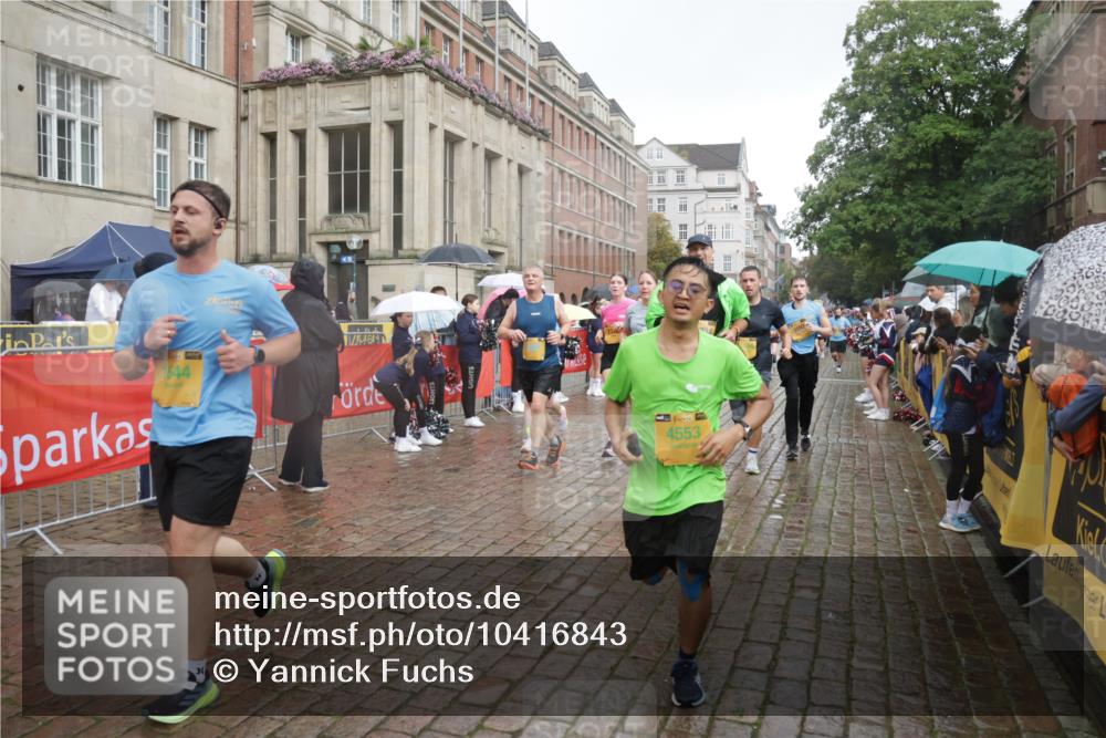 13.09.2026 - Kiel Lauf Yannick Fuchs http://msf.ph/oto/10416843 13.09.2026 10:48:45 Ziel 147, 170, 376, 418, 472, 727, 1455, 1930, 2383, 3613, 3631, 3845, 3916, 4201, 4510, 5074, 5246, 5841, 6039, 6087, 6623, 7354, 8305, 8570, 8706, 9353, 9500, 9574, 10546, 11879, 12588, 12689, 199, 473, 854, 1161, 1322, 1564, 1644, 1763, 1818, 2001, 2011, 2042, 2097, 2253, 2649, 2956, 3031, 3272, 3402, 3738, 3773, 4511, 4553, 4736, 4753, 5116, 5447, 5546, 5655, 6000, 6760, 7326, 8553, 9972, 10234, 10265, 10672, 11005, 11349, 11383, 439, 3012, 3014, 10933 meine-sportfotos.de