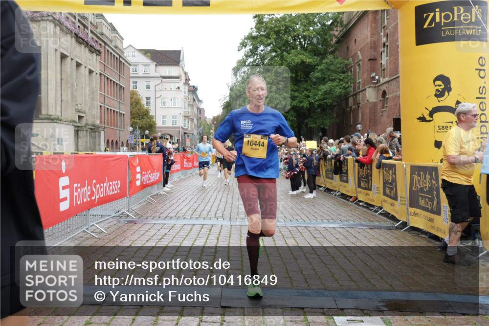 13.09.2026 - Kiel Lauf Yannick Fuchs http://msf.ph/oto/10416849 13.09.2026 09:38:00 Ziel 235, 836, 2221, 2408, 2638, 2854, 4089, 5534, 5930, 7723, 8702, 10444, 10690, 12613, 2057, 2720, 4252, 4790, 5837, 7050, 7827, 8661, 9518, 10220, 10656, 10778, 12416, 152, 1487, 2903, 5242, 6277, 7459, 2417, 3481, 4737, 5837, 8658, 8661, 9696, 12416 meine-sportfotos.de