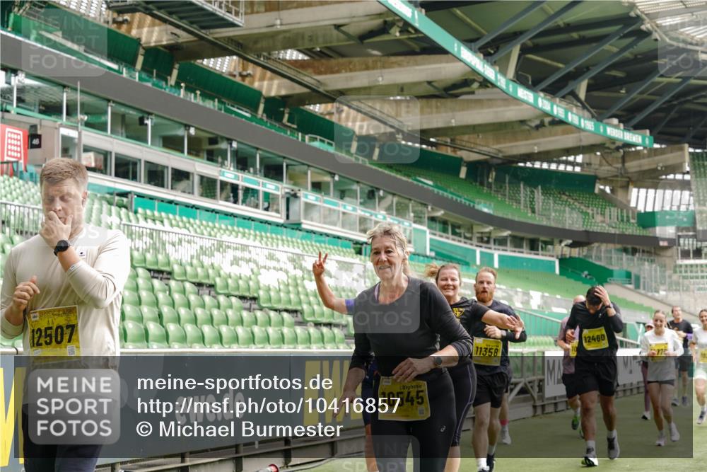 13.09.2026 - 21. swb-Marathon Bremen Michael Burmester http://msf.ph/oto/10416857 13.09.2026 10:42:23 Laufen im Stadion 10002, 10148, 10155, 10163, 10247, 10303, 10313, 10330, 10361, 10362, 10395, 10396, 10399, 10414, 10419, 10422, 10461, 10462, 10483, 10490, 10491, 10519, 10527, 10546, 10547, 10557, 10572, 10586, 10644, 10665, 10705, 10706, 10719, 10722, 10752, 10766, 10768, 10773, 10776, 10784, 10804, 10805, 10854, 10859, 10880, 10889, 10909, 10963, 10977, 11026, 11027, 11041, 11043, 11048, 11078, 11084, 11085, 11090, 11097, 11098, 11140, 11173, 11192, 11274 meine-sportfotos.de