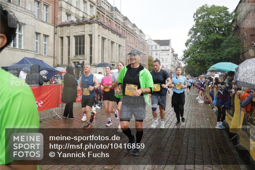 13.09.2026 - Kiel Lauf Yannick Fuchs http://msf.ph/oto/10416859 13.09.2026 10:48:46 Ziel 147, 170, 376, 418, 439, 472, 727, 1455, 1930, 2383, 3158, 3613, 3631, 3845, 3916, 4201, 4510, 5074, 5246, 5841, 6039, 6046, 6087, 6623, 7354, 8305, 8342, 8345, 8570, 8706, 9353, 9500, 9574, 10190, 10546, 11879, 12588, 12689, 199, 376, 472, 473, 854, 1161, 1322, 1564, 1644, 1763, 1818, 2001, 2011, 2042, 2097, 2253, 2649, 2956, 3031, 3272, 3402, 3738, 3773, 4511, 4553, 4736, 4753, 5116, 5447, 5546, 5655, 6000, 7326, 8553, 9972, 10234, 10265, 10672, 11005, 11349, 11383, 10933 meine-sportfotos.de